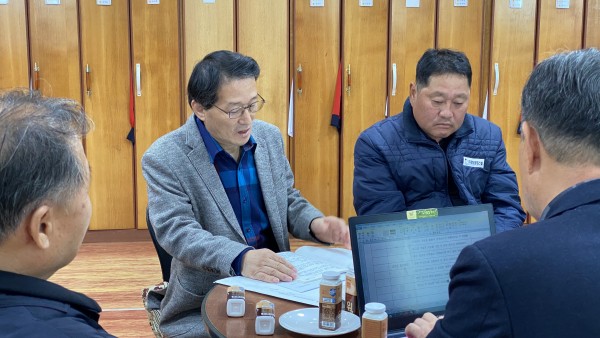 건축위원회 총무 김대주 장로님이 각 시공사별로 주의하고 숙지해야 할 것들을 말씀해주셨습니다.
